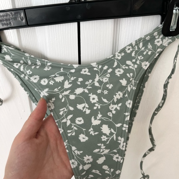 NWOT Abercrombie Triangle String Bikini Set in Floral Sage Green - Picture 6 of 7